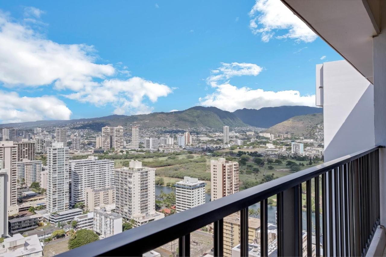 Sea View Condos At The Waikiki Banyan - Free Parking! Honolulu Extérieur photo