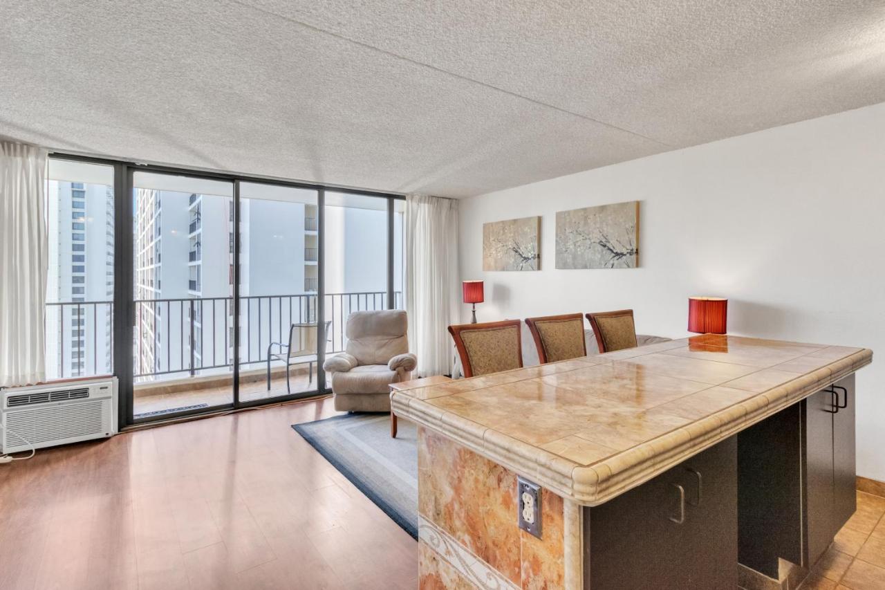Sea View Condos At The Waikiki Banyan - Free Parking! Honolulu Extérieur photo
