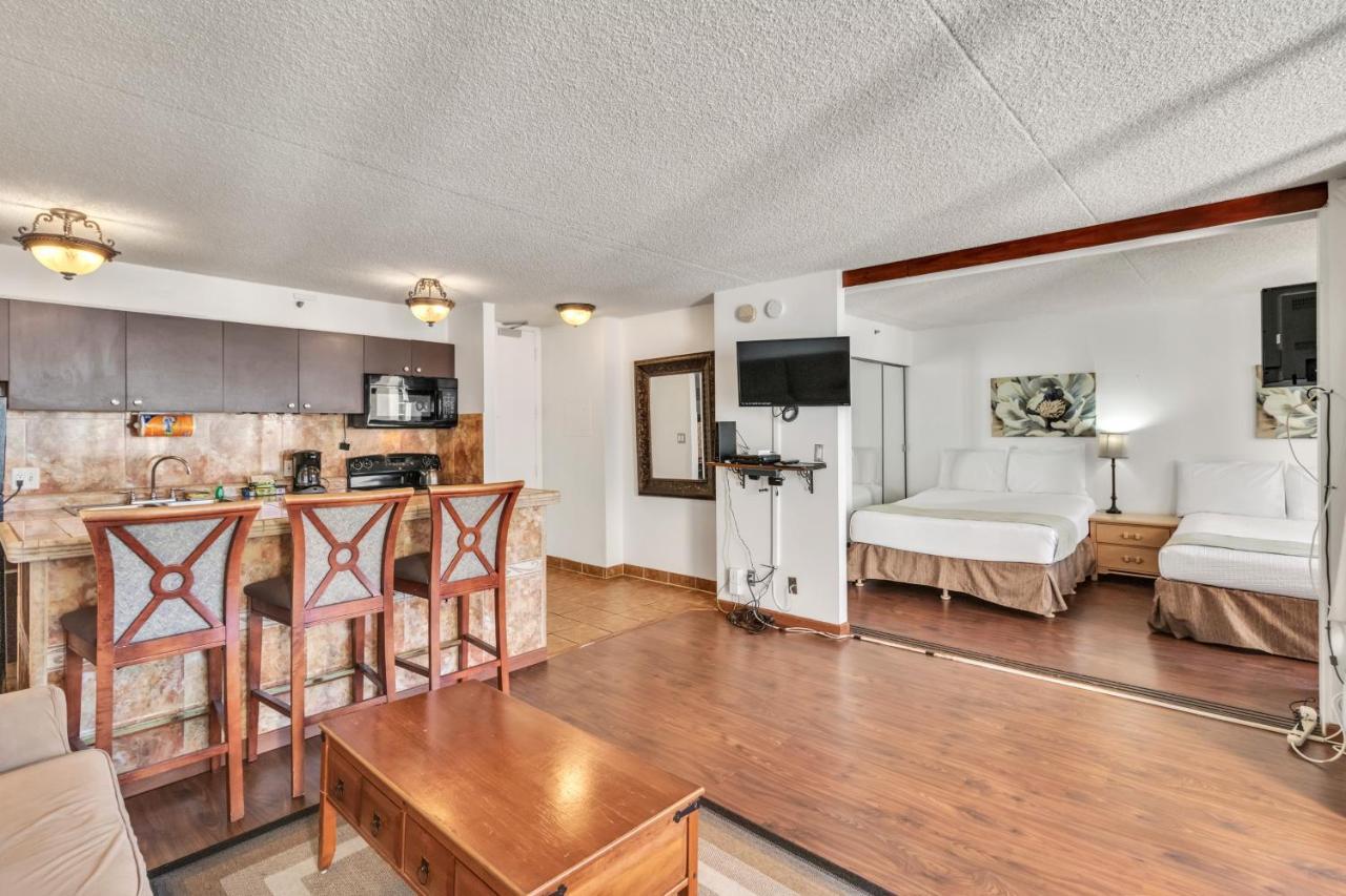 Sea View Condos At The Waikiki Banyan - Free Parking! Honolulu Extérieur photo