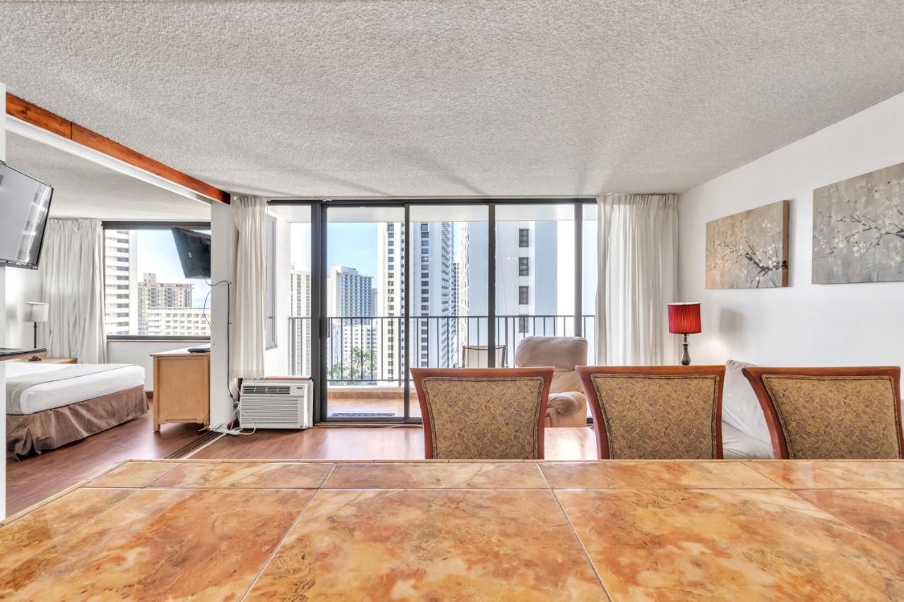 Sea View Condos At The Waikiki Banyan - Free Parking! Honolulu Extérieur photo