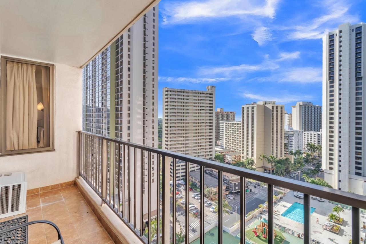 Sea View Condos At The Waikiki Banyan - Free Parking! Honolulu Extérieur photo