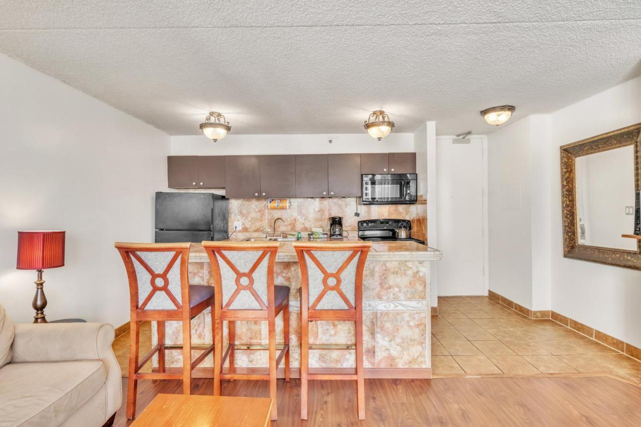Sea View Condos At The Waikiki Banyan - Free Parking! Honolulu Extérieur photo